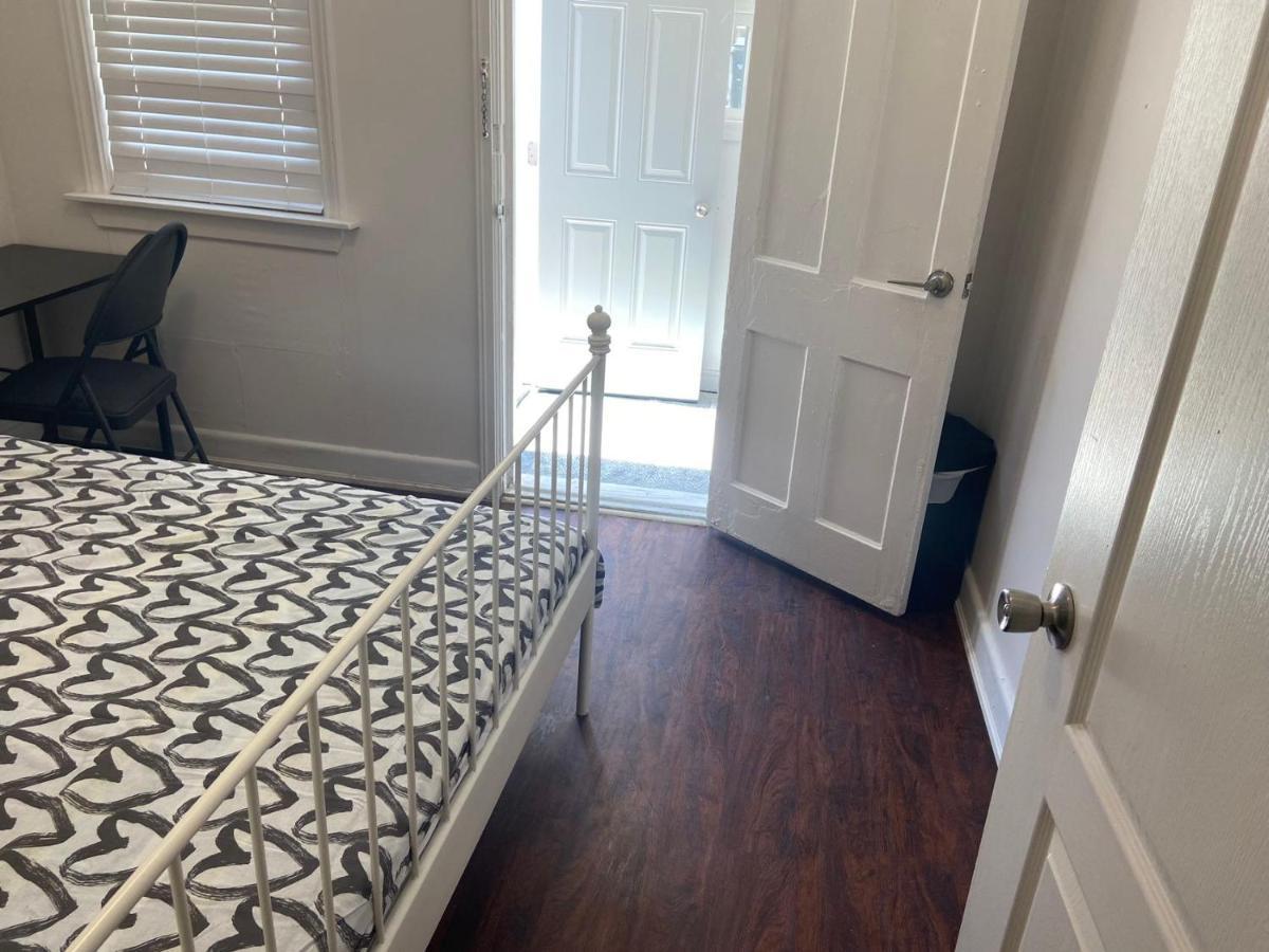 Budget Quad Room With En Suite Bathroom 36B Toronto Bagian luar foto