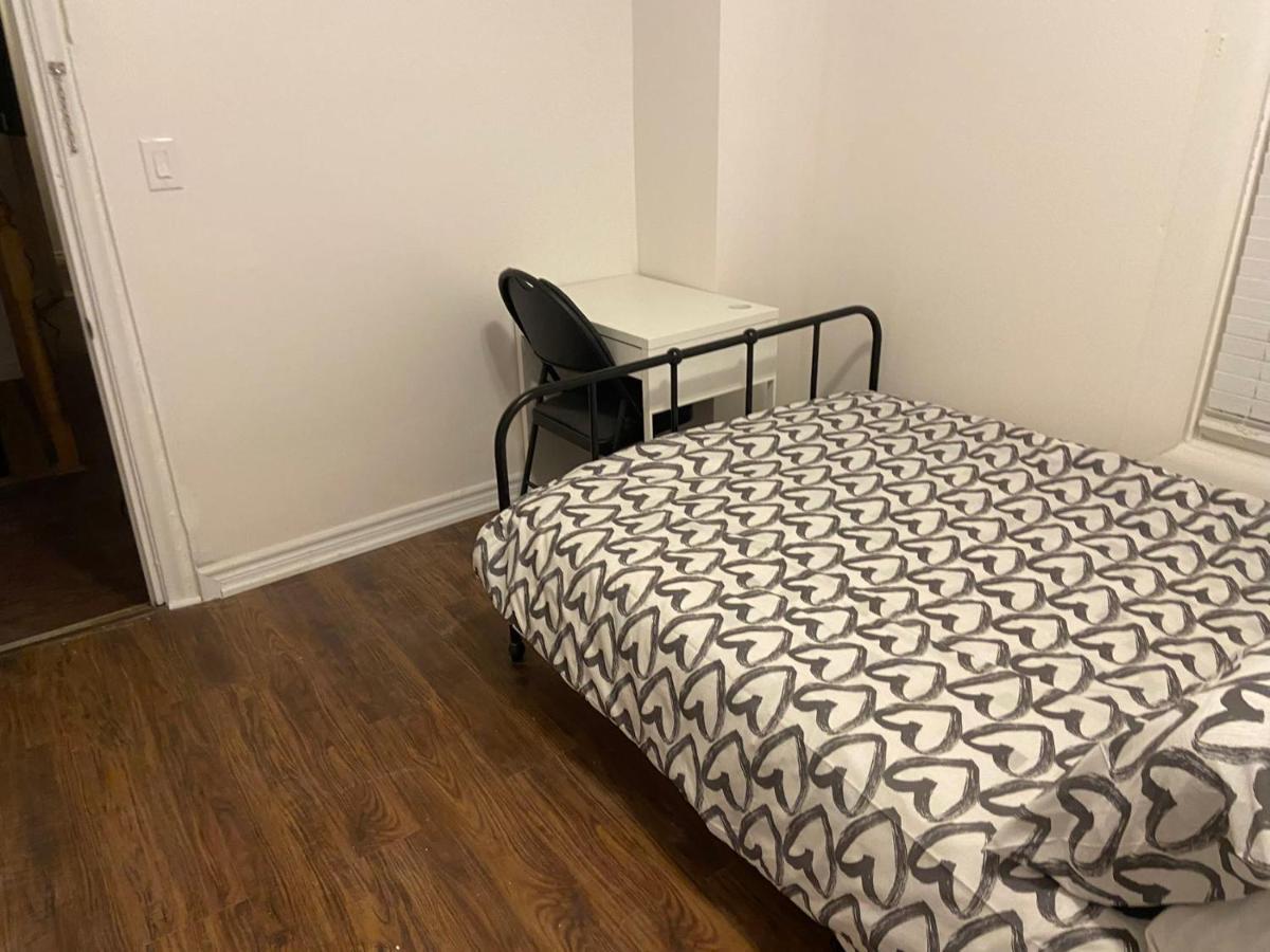 Budget Quad Room With En Suite Bathroom 36B Toronto Bagian luar foto