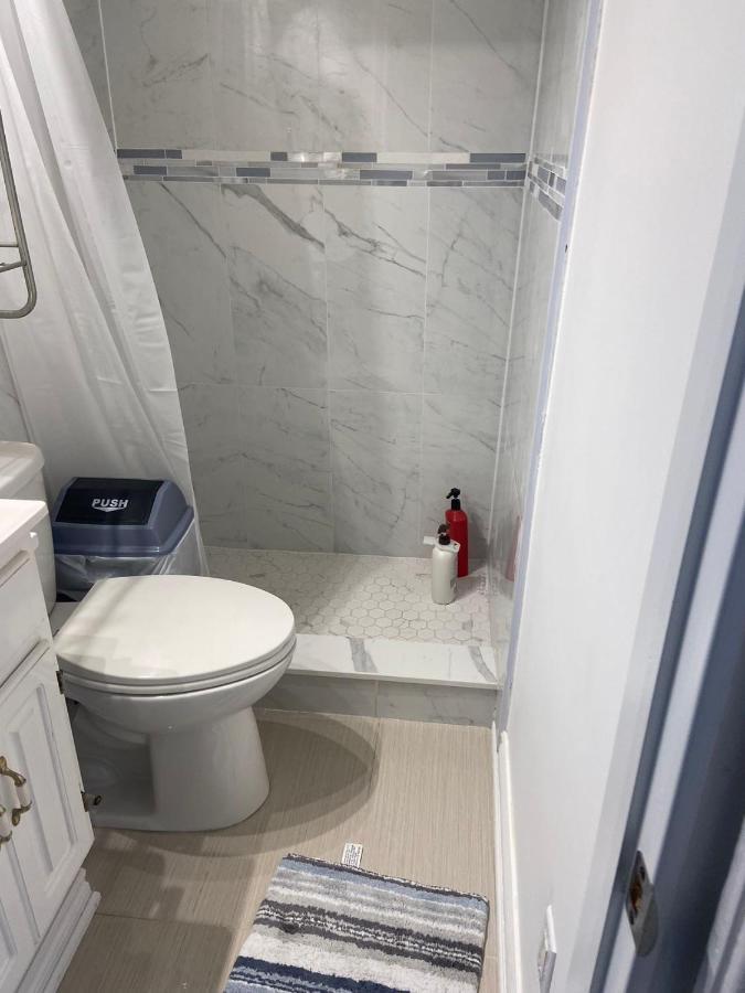 Budget Quad Room With En Suite Bathroom 36B Toronto Bagian luar foto