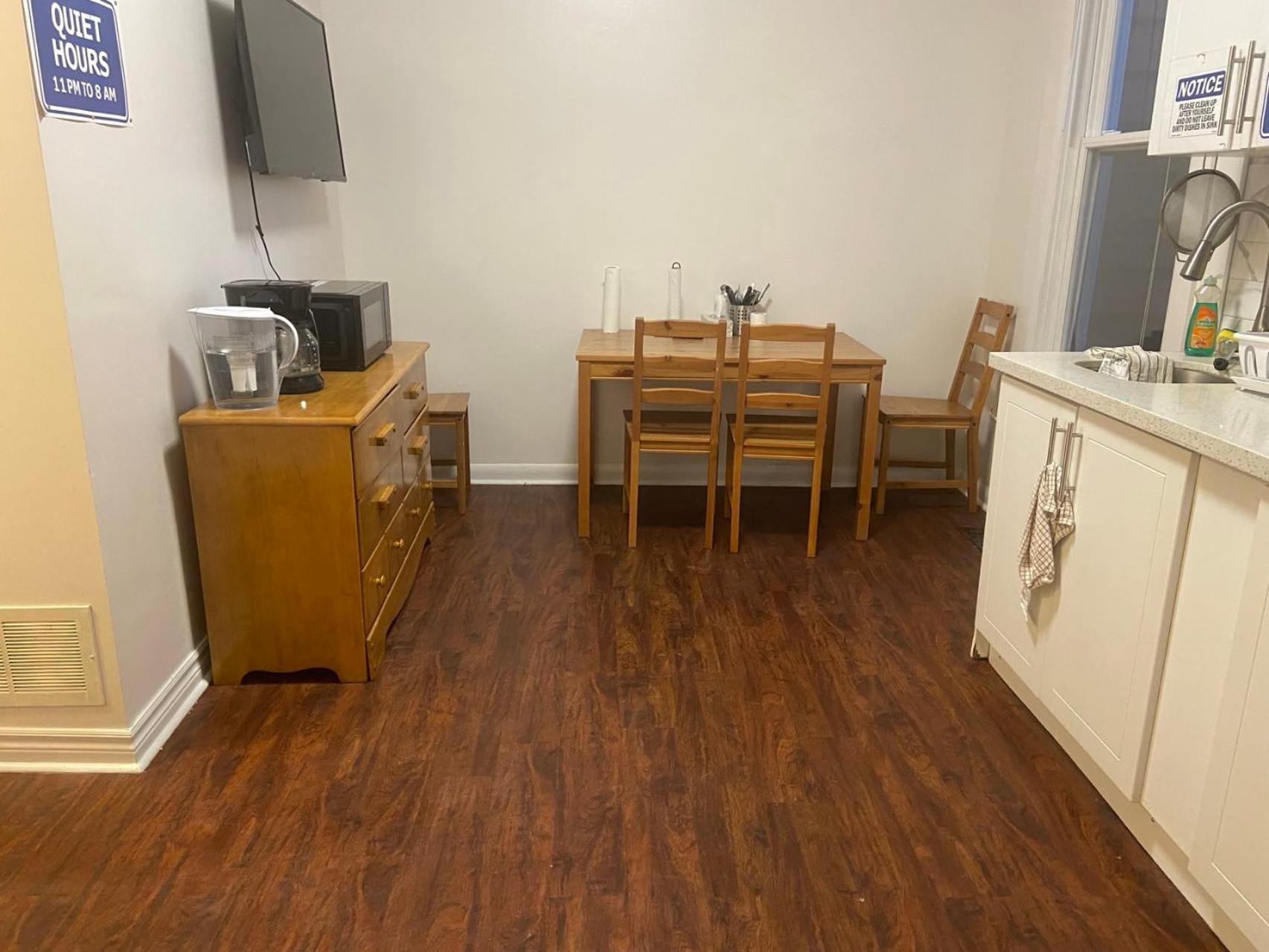 Budget Quad Room With En Suite Bathroom 36B Toronto Bagian luar foto
